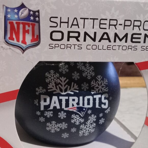 NEW New England Patriots NFL Snowflake Blue ShatterProof Ball Christmas Ornament - Picture 1 of 2